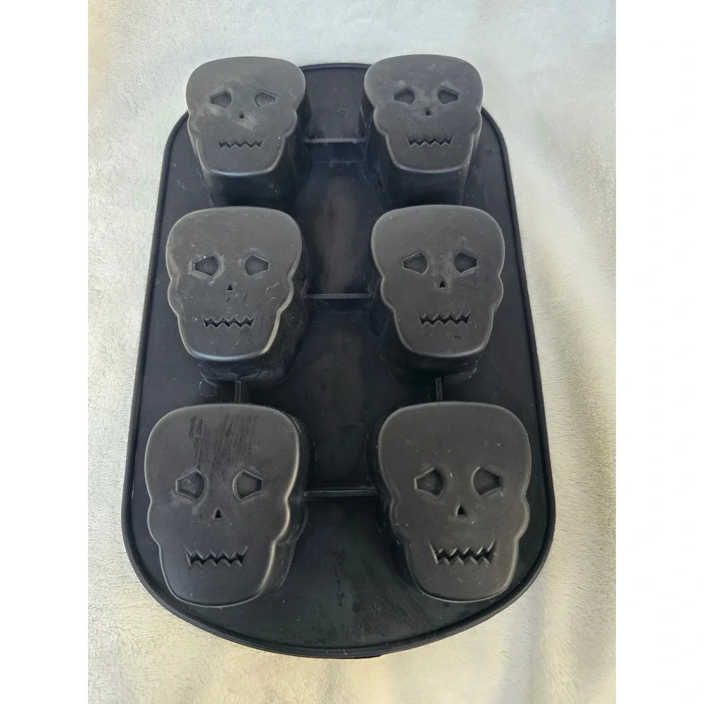 Wilton Skull Silicone Baking Mold Black 6 Cavity Halloween Cake Pan 2105-0665